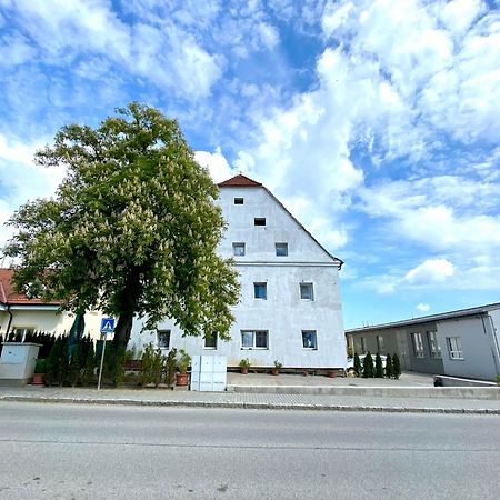 Ubytovna Kaplice Exterior foto